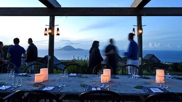 2 restaurants; breakfast, lunch, dinner, and brunch served