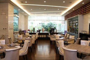 Daily full breakfast for a fee - Yuh Tong Hotel (Chiayi City)