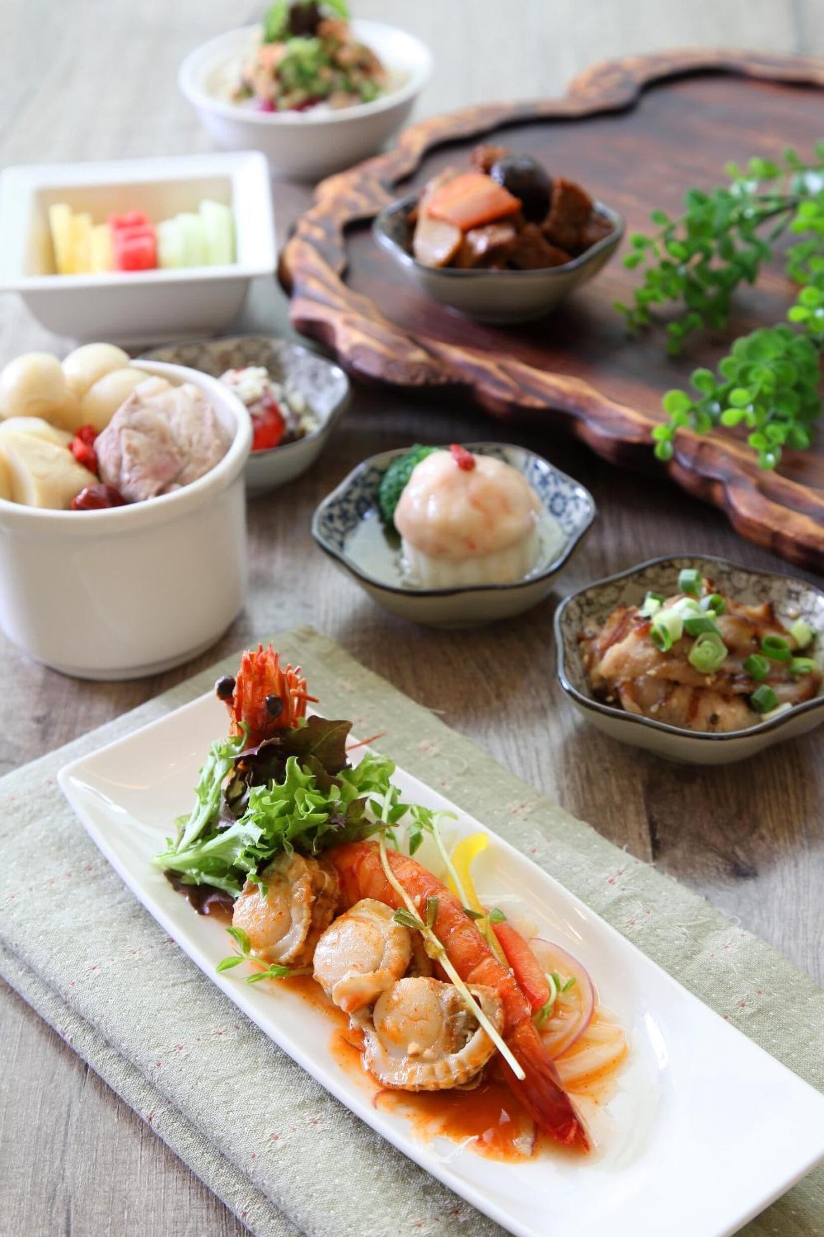 breakfast, lunch, dinner served; italian cuisine