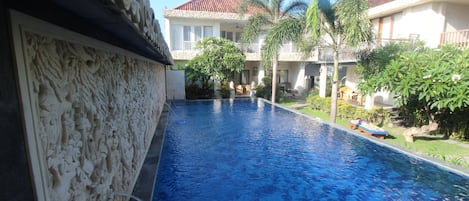 2 outdoor pools