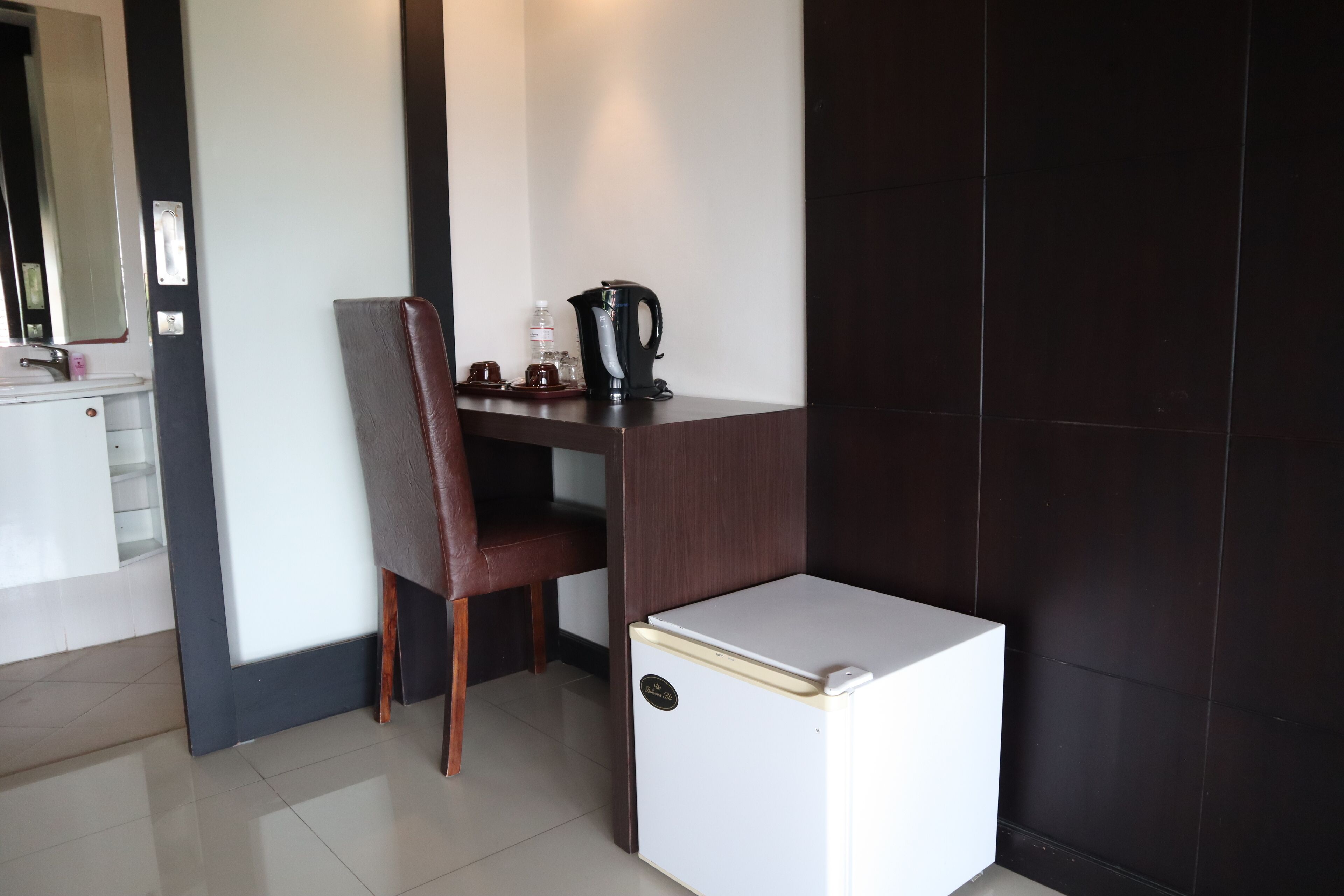 1 bedroom, desk, laptop workspace, bed sheets