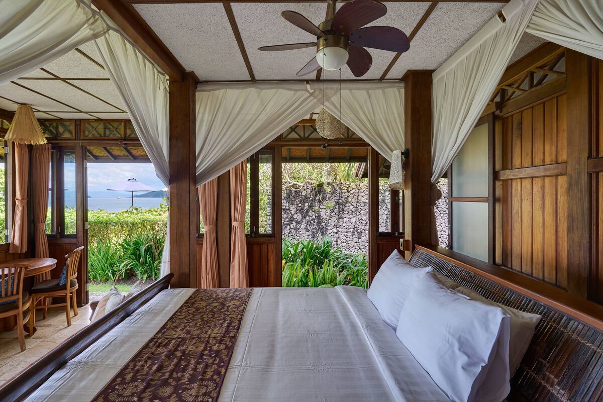 Classic Villa, 1 Bedroom, Hot Tub, Beachfront | Minibar, desk, free WiFi
