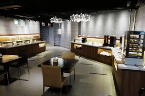 Free daily buffet breakfast - Audi Garden Business Hotel (Taoyuan City)