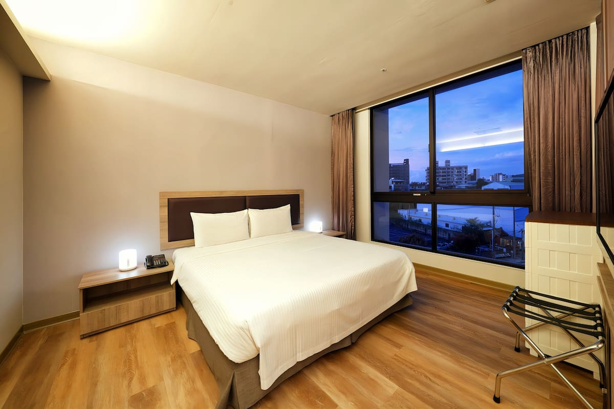 Executive Triple Room, Multiple Beds | 1 bedroom, premium bedding, down duvets, in-room safe