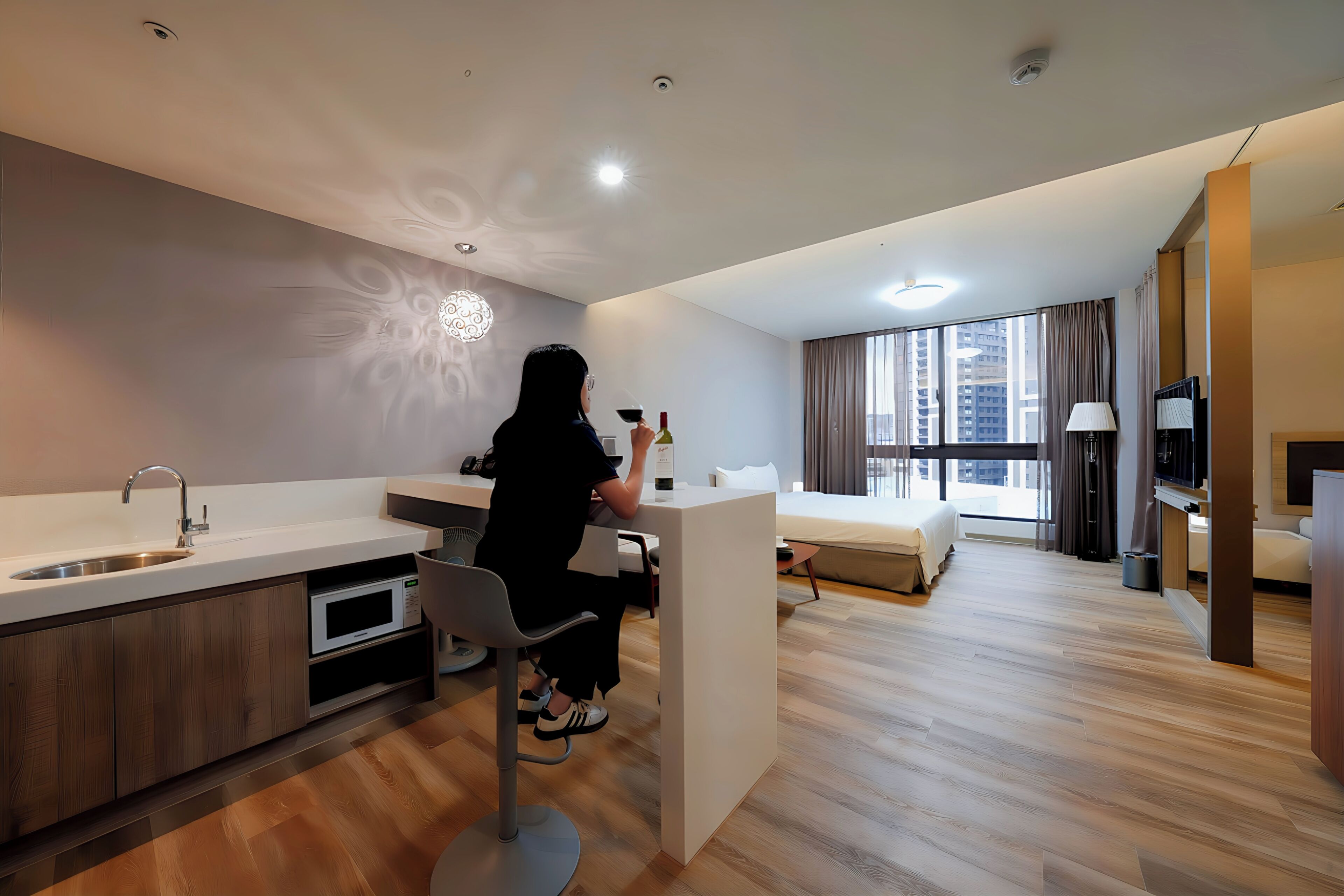 Habitación cuádruple Deluxe | Ropa de cama de alta calidad, edredones de plumas, caja fuerte