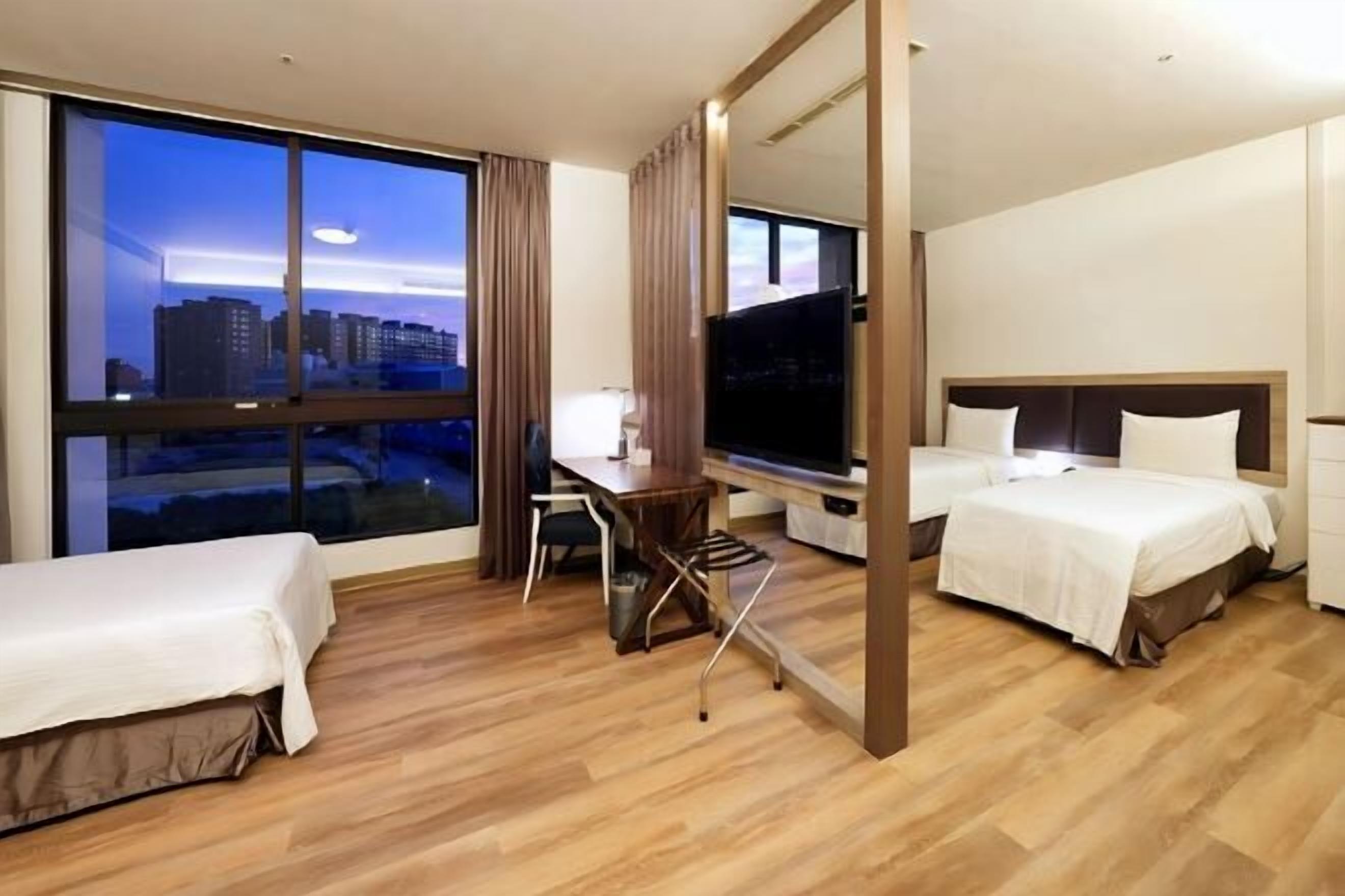 Premium bedding, down comforters, in-room safe, desk