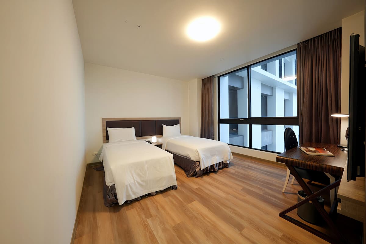 Executive Twin kamer, 2 eenpersoonsbedden | Luxe beddengoed, donzen dekbedden, een kluis op de kamer, een bureau