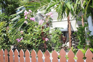 Garden - Travellers Paradise Heritage Historical Place - Hostel (Parramatta Park)