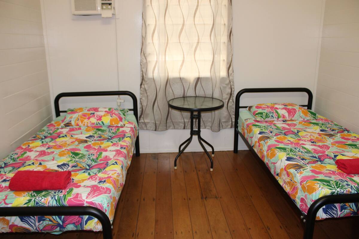 Deluxe-Zweibettzimmer, 1 Schlafzimmer, Gartenblick | Zimmersafe, schallisolierte Zimmer, kostenloses WLAN, Bettwäsche