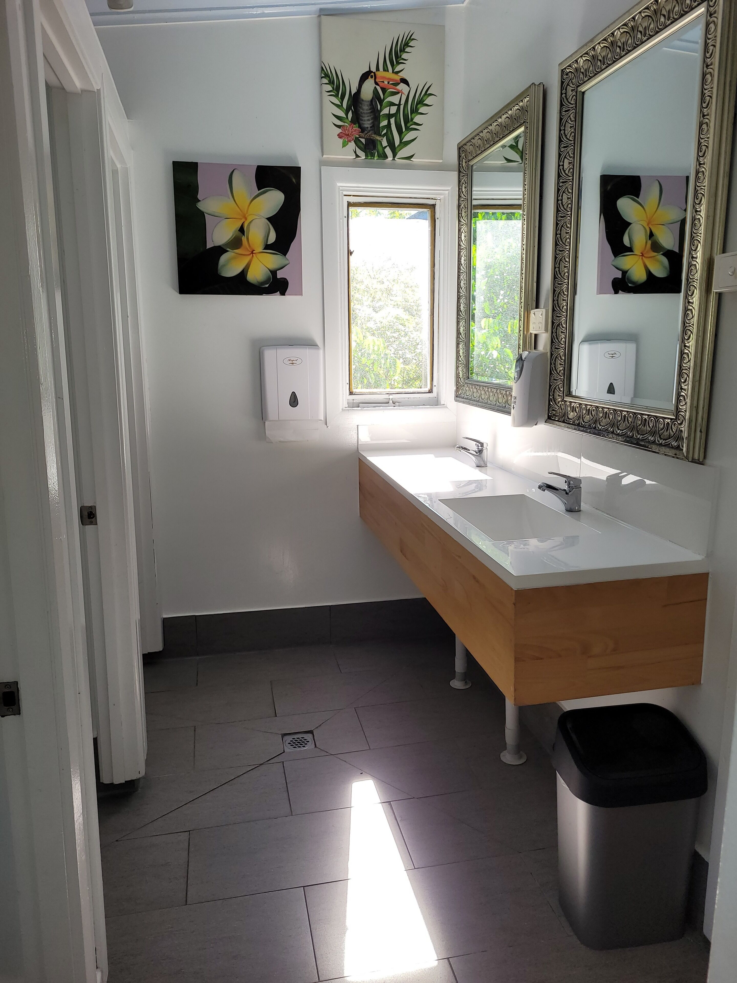 Foto - Travellers Paradise