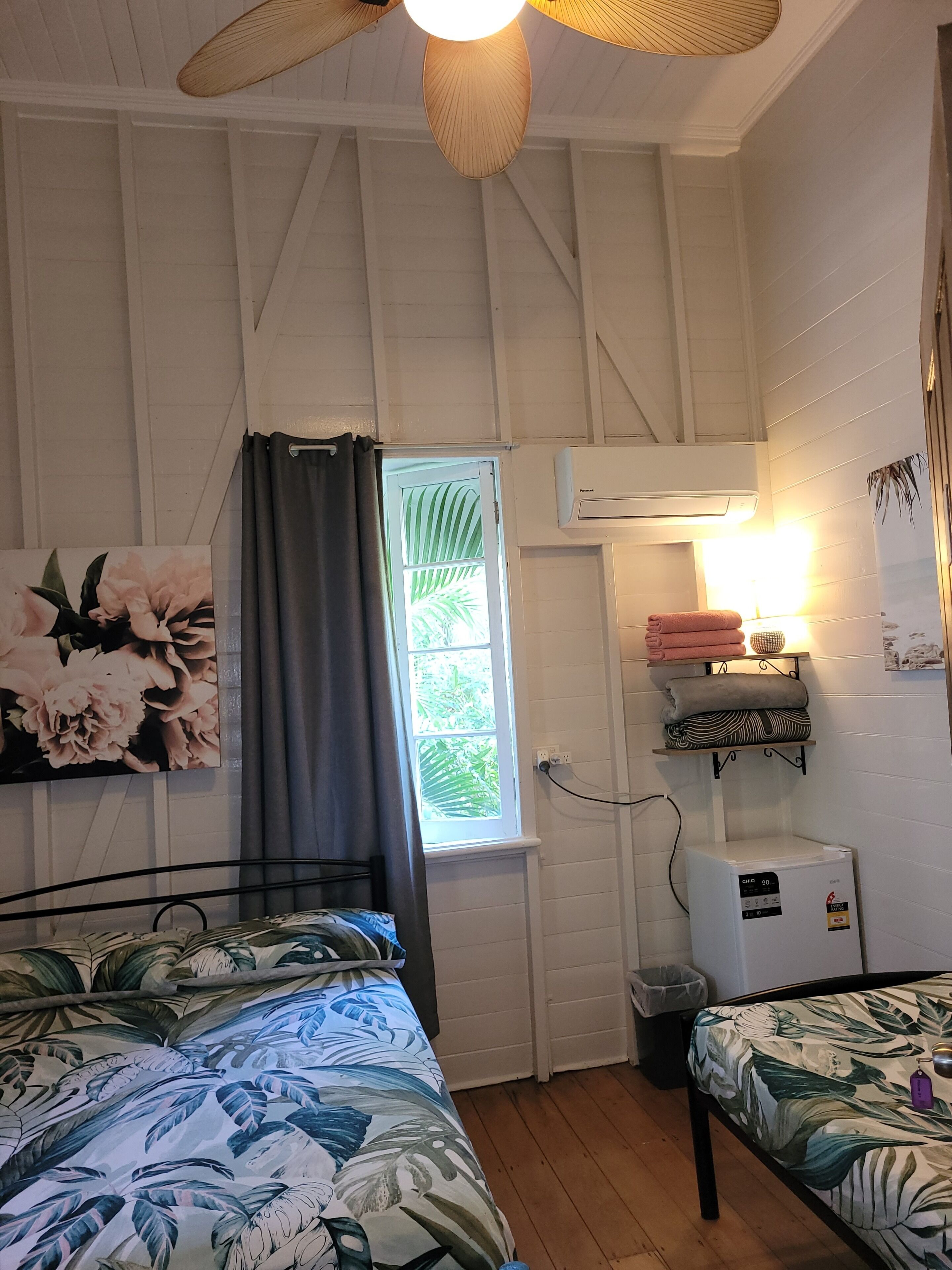 Photo - Travellers Paradise