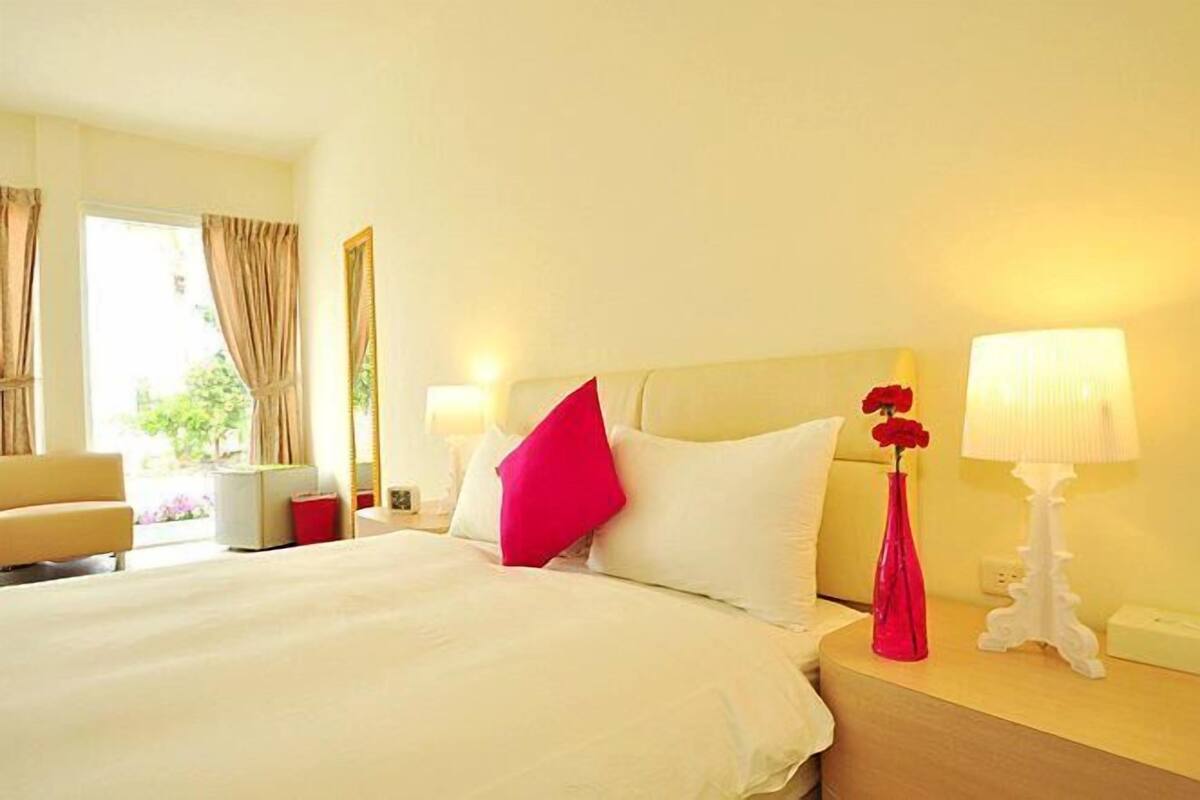 Luxury Double Room, 1 Queen Bed | Desk, blackout curtains, rollaway beds, free WiFi