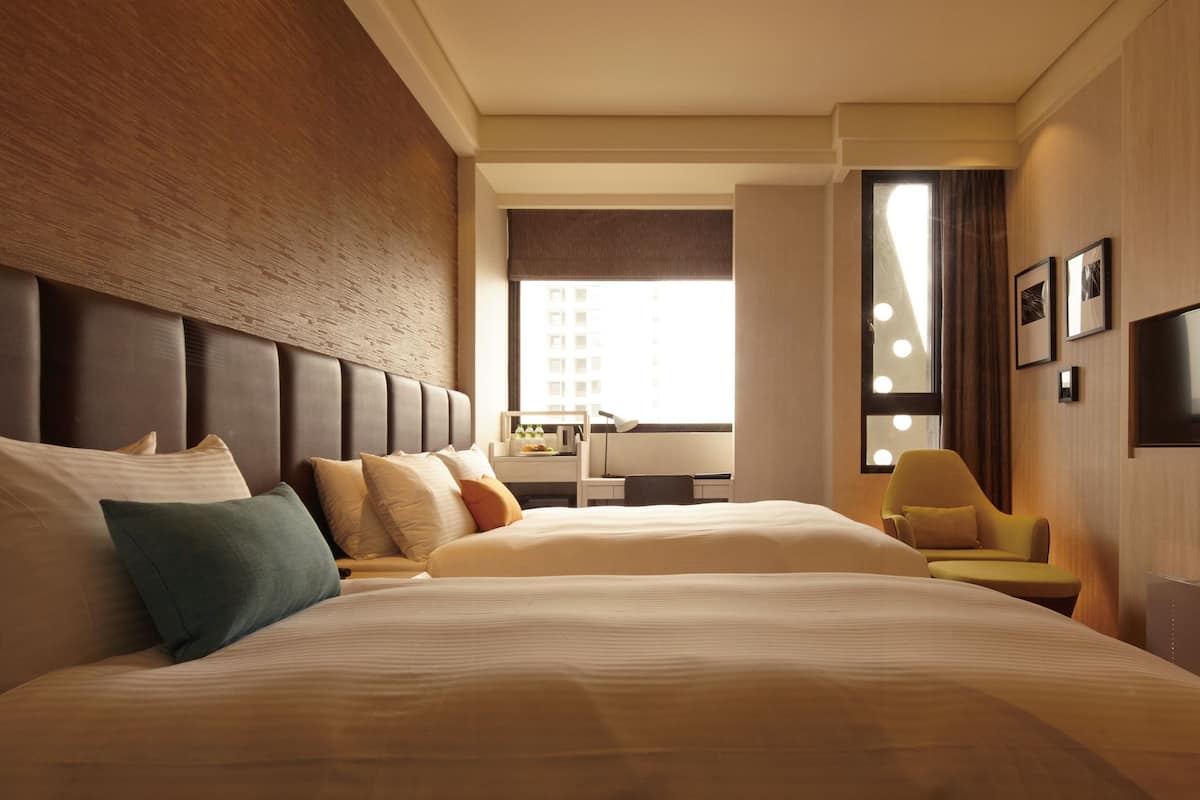 premium bedding, down duvets, in-room safe, desk