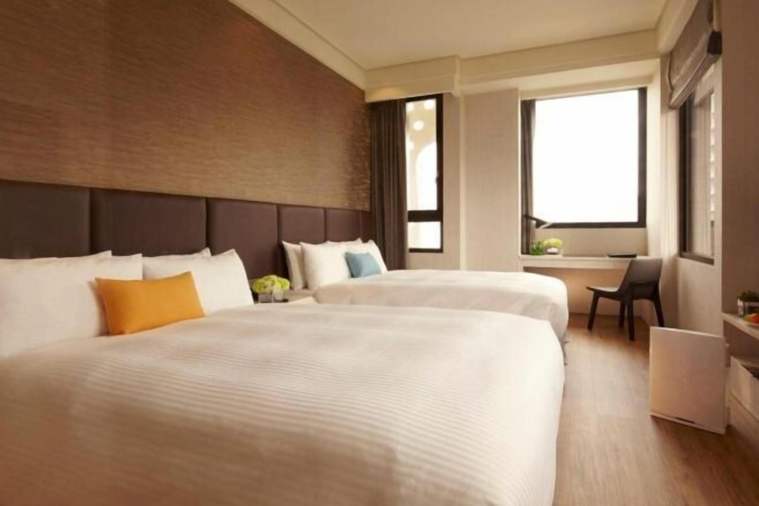 Premium bedding, down comforters, in-room safe, desk