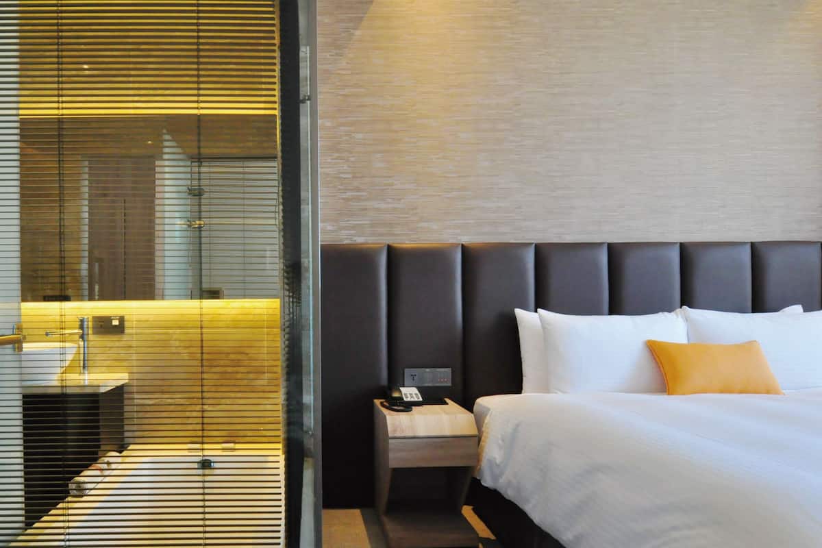 deluxe room | premium bedding, down duvets, in-room safe, desk