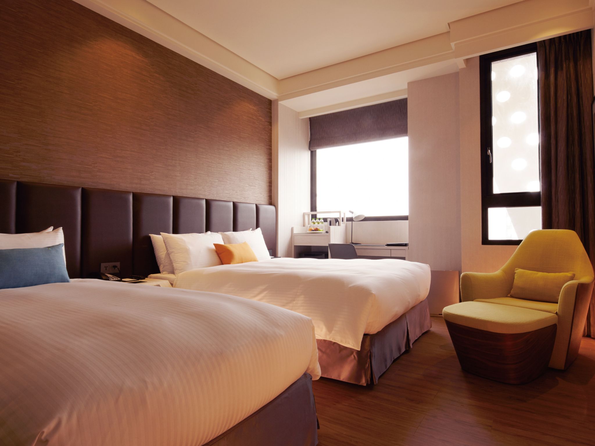 premium bedding, down duvets, in-room safe, desk