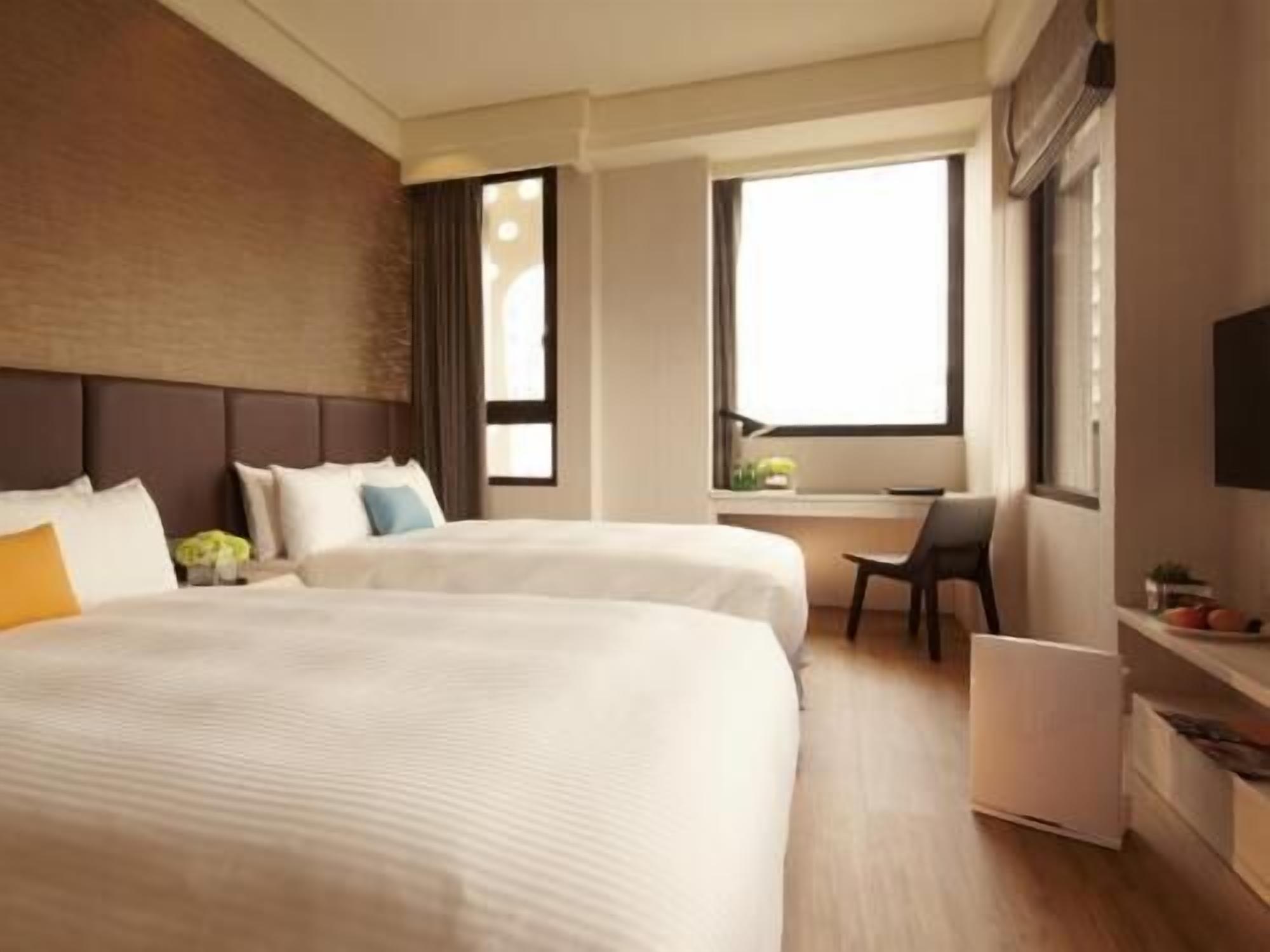 Premium bedding, down comforters, in-room safe, desk