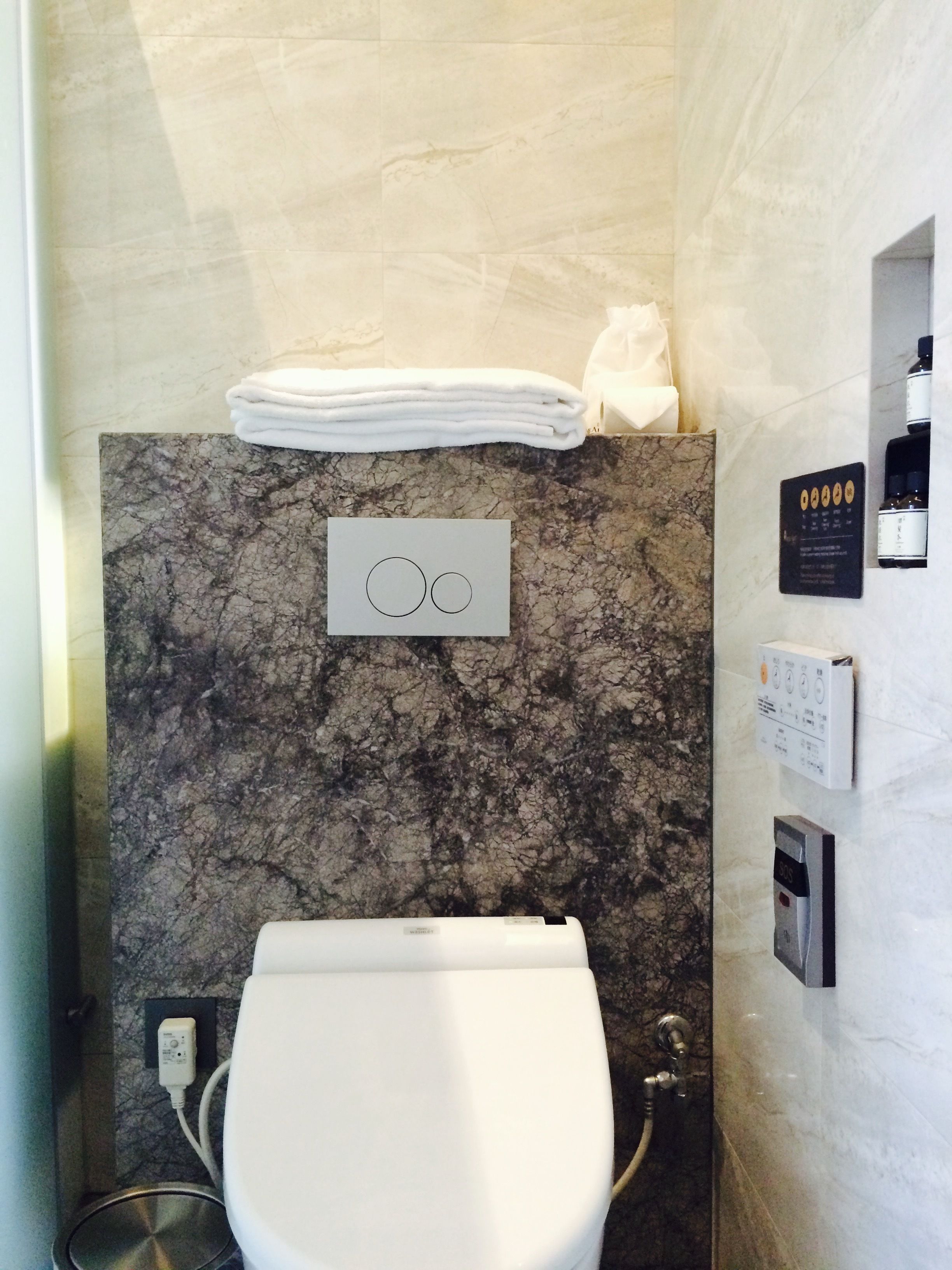 economy single room | bathroom | shower, hydromassage showerhead, designer toiletries, hair dryer