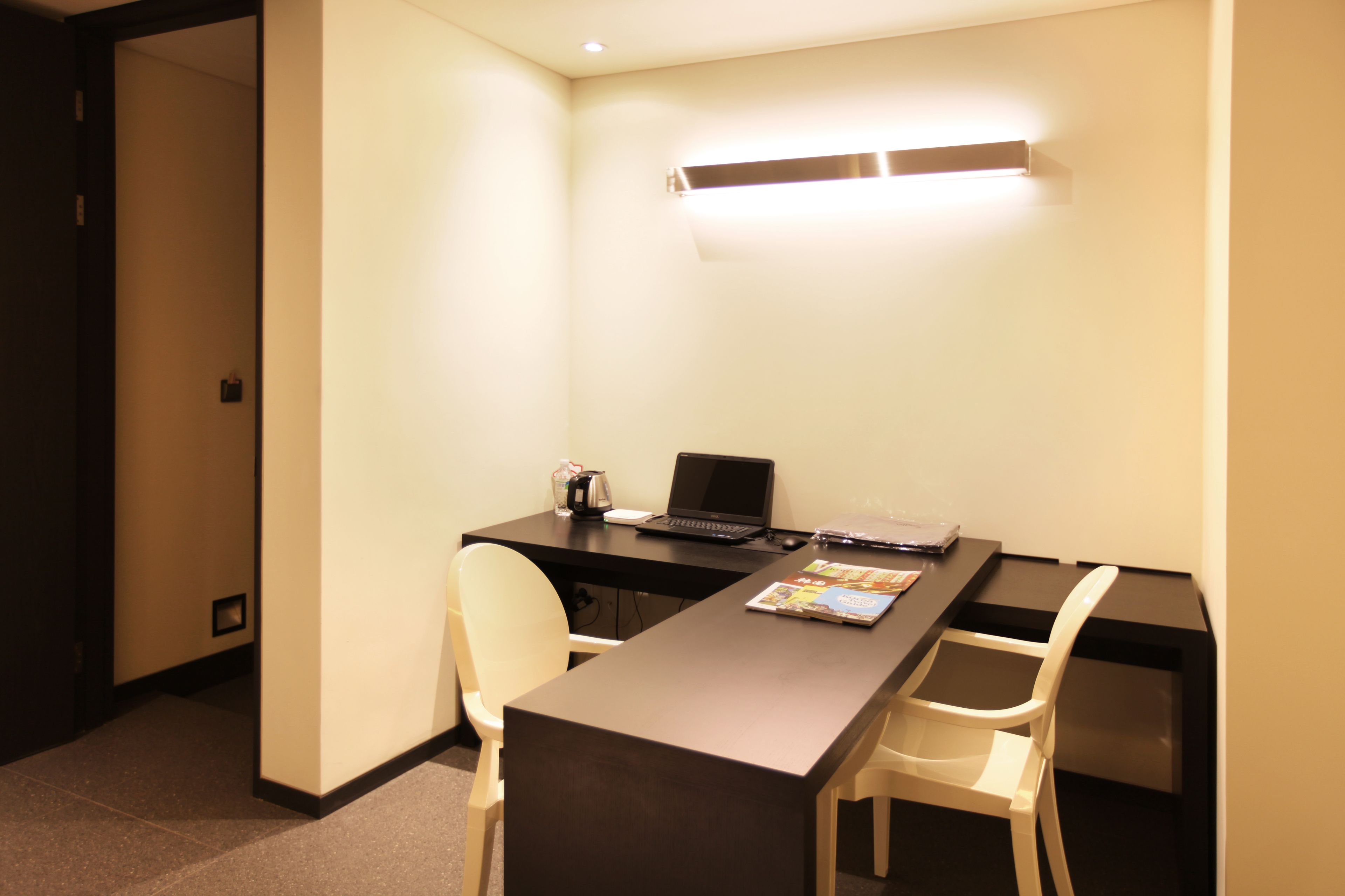 super deluxe (saturday check-in time: 8 pm) | 1 bedroom, down duvets, free minibar, individually decorated