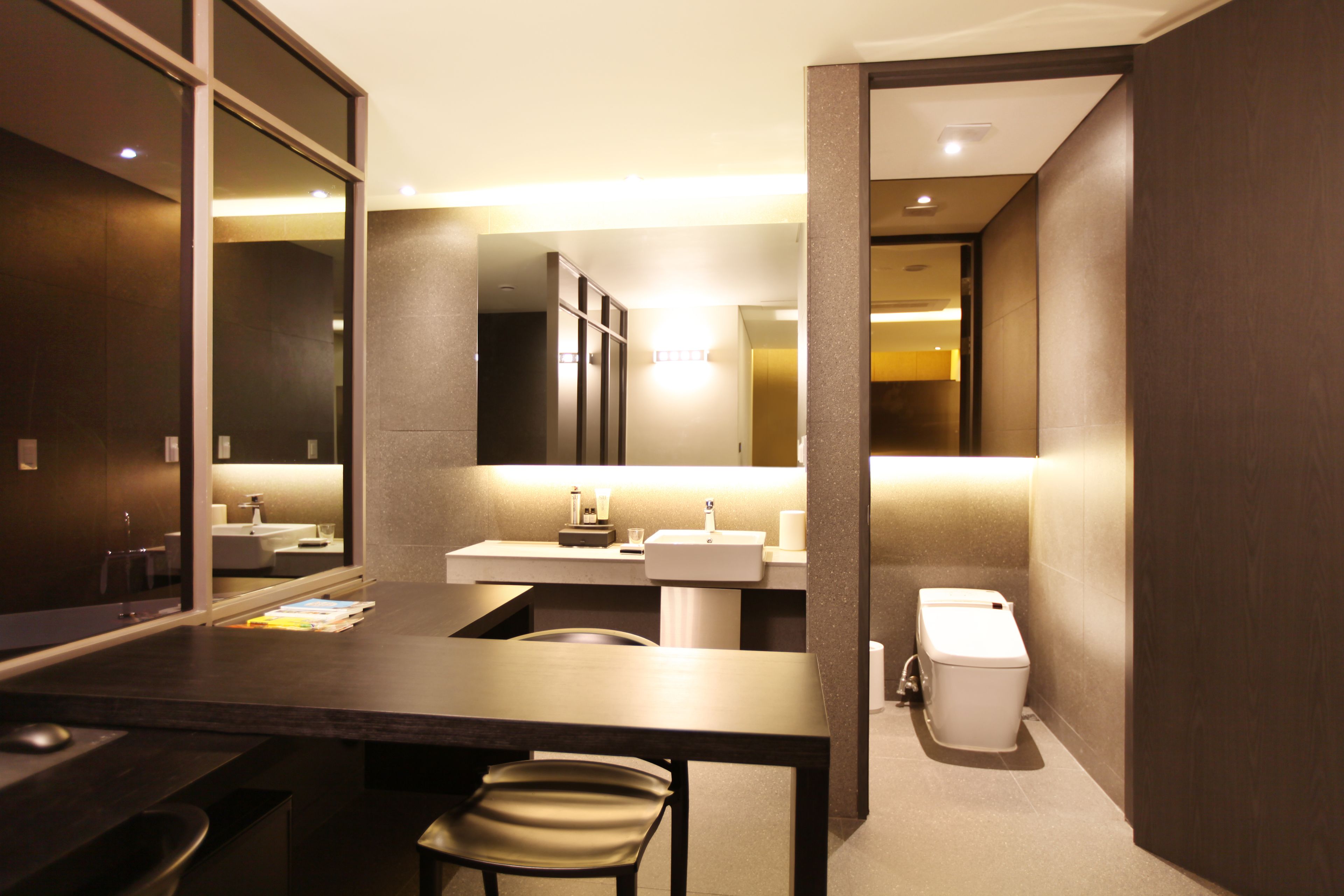 super deluxe (saturday check-in time: 8 pm) | 1 bedroom, down duvets, free minibar, individually decorated