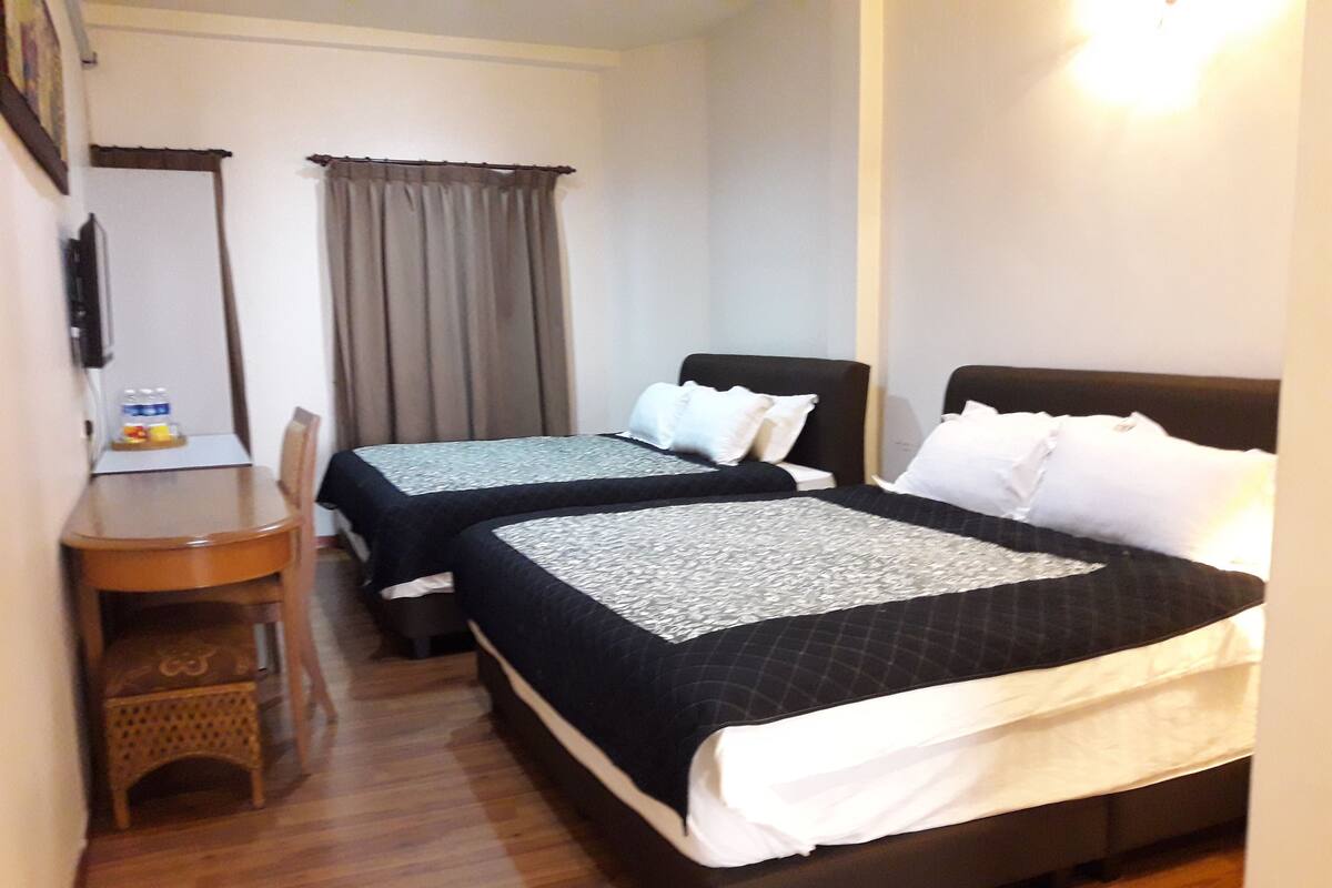 Quadruple Room | Individually decorated, individually furnished, desk, blackout curtains