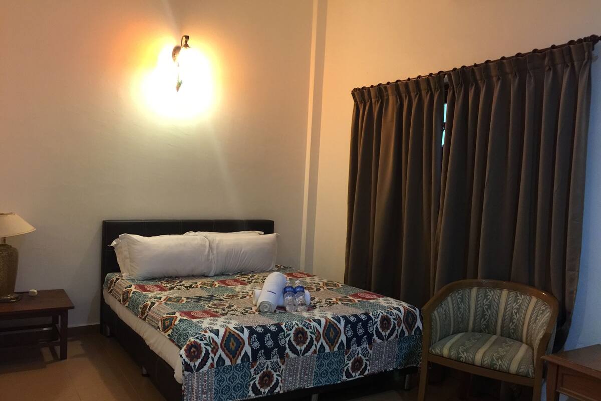 Deluxe Double Room | Individually decorated, individually furnished, desk, blackout curtains