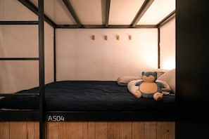 스탠다드 공용 도미토리 | 암막 커튼, 무료 WiFi, 침대 시트