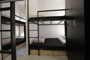 Blackout curtains, free WiFi, bed sheets - Meetingmates Hostel (Taipei)