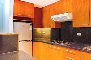 Deluxe Apartment, 2 Bedrooms | Private kitchen