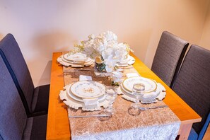 舒適公寓, 2 間臥室 | 私人廚房 | 大型雪櫃/冰箱、微波爐、焗爐、電熱水壺