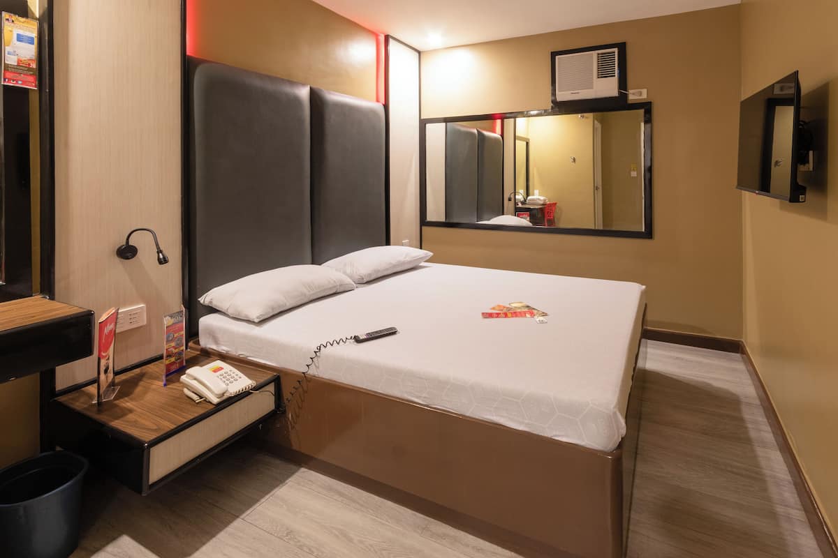 Deluxe Room, 1 Queen Bed