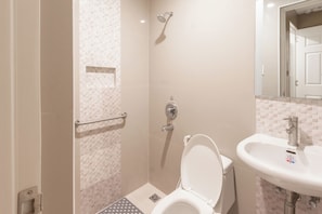 Chambre Deluxe, 1 grand lit | Salle de bain