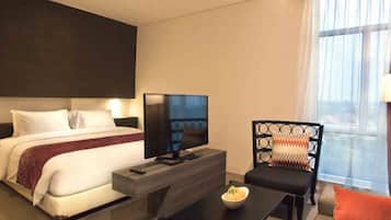 Habitación Deluxe, 1 cama King size, para no fumadores, vista a la ciudad | Ropa de cama de alta calidad y caja de seguridad en la habitación