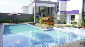 Outdoor pool - Hotel Yasmin Karawaci (Curug)