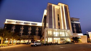 Front of property - Hotel Yasmin Karawaci (Curug)