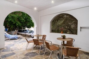 Terrace/patio - Cyclades Beach Apartments (Sifnos)