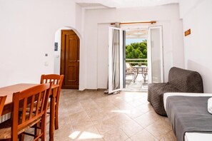 Apartment | Soundproofing, iron/ironing board, free WiFi, bed sheets - Cyclades Beach Apartments (Sifnos)