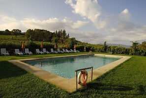 Piscina externa sazonal