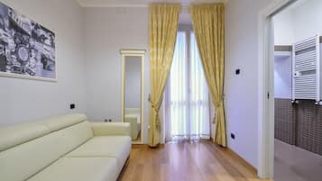 Suite | Living area | Flat-screen TV