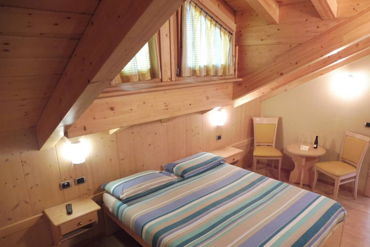 Double Room (Attic) | In-room safe, free WiFi