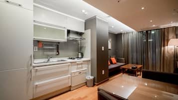 Deluxe Suite, 1 Bedroom | Private kitchen | Fridge, microwave, electric kettle