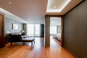 極品套房, 2 間臥室 | 起居區 | LED 液晶電視