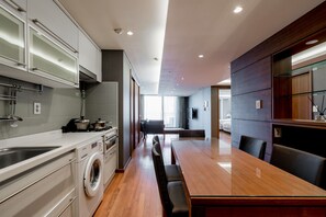 Two Bedroom Premier Suite | Private kitchen