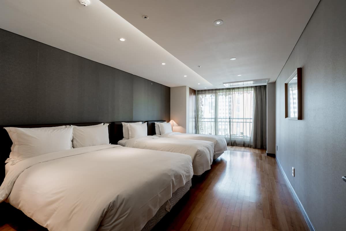 Two Bedroom Premier Suite | 羽絨被、房內夾萬、免費 Wi-Fi、床單