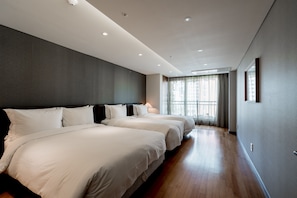 Two Bedroom Premier Suite | Edredón, caja de seguridad en la habitación, wifi gratis y ropa de cama