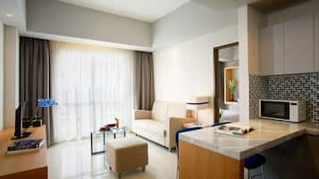 Apartment | Living room | 43-inch LCD TV with cable channels