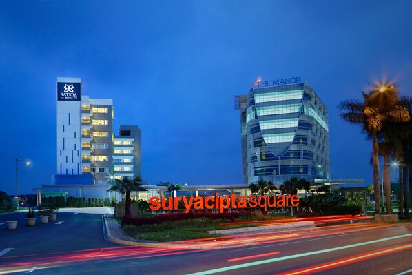 A hotel with a modern design, featuring a prominent 'THE MANOR' sign on top. - BATIQA Hotel & Apartments Karawang (Karawang)
