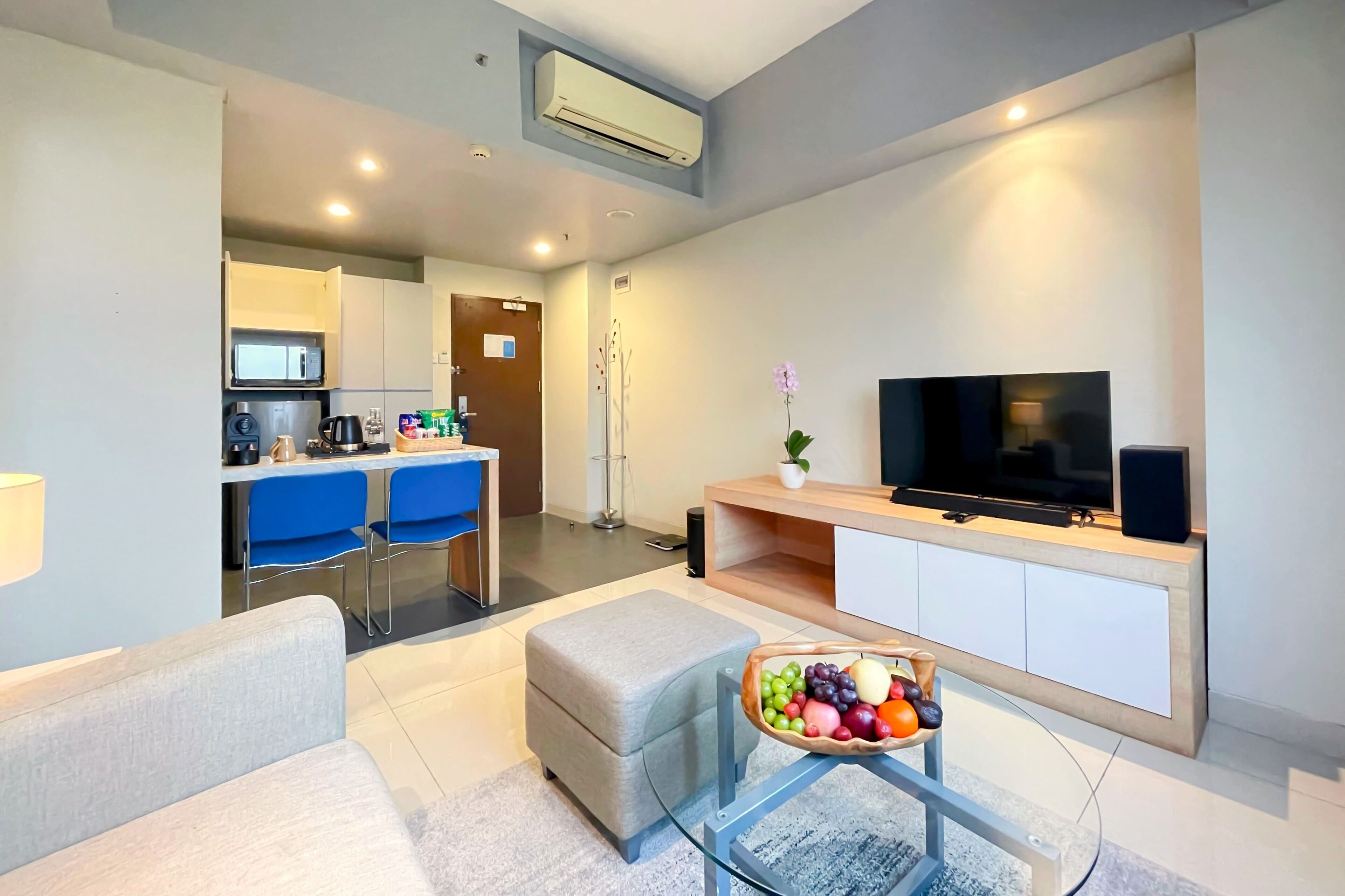 Junior Suite | Living area | 43-inch LCD TV with cable channels