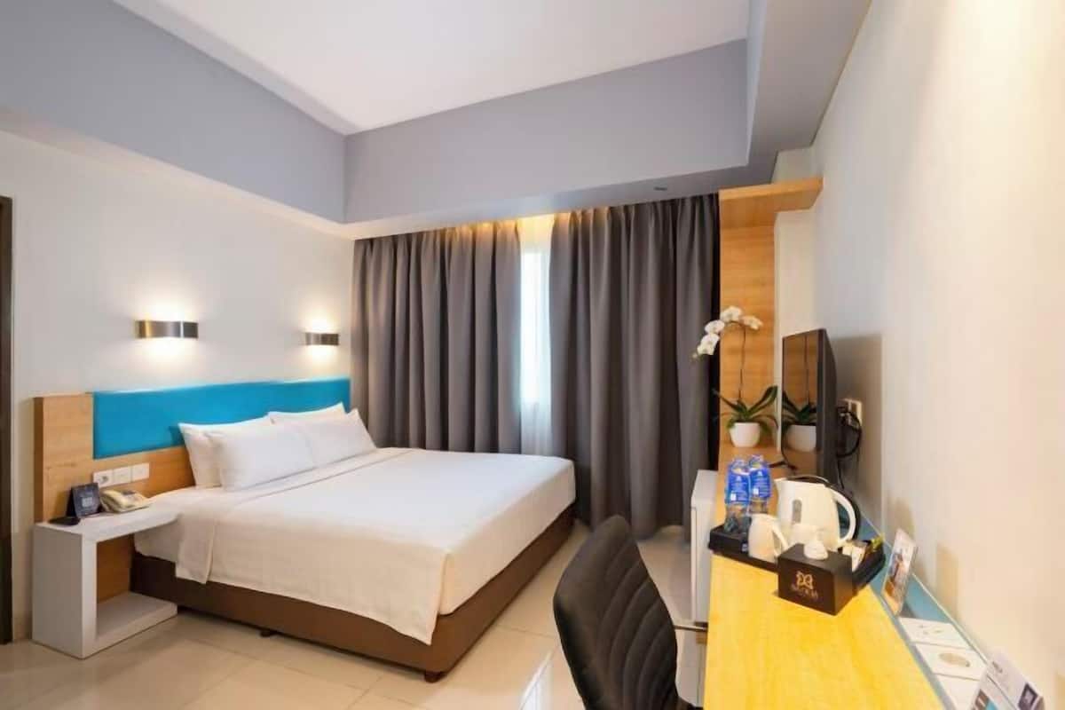 Minibar, caja fuerte, escritorio y espacio para trabajar con un portátil