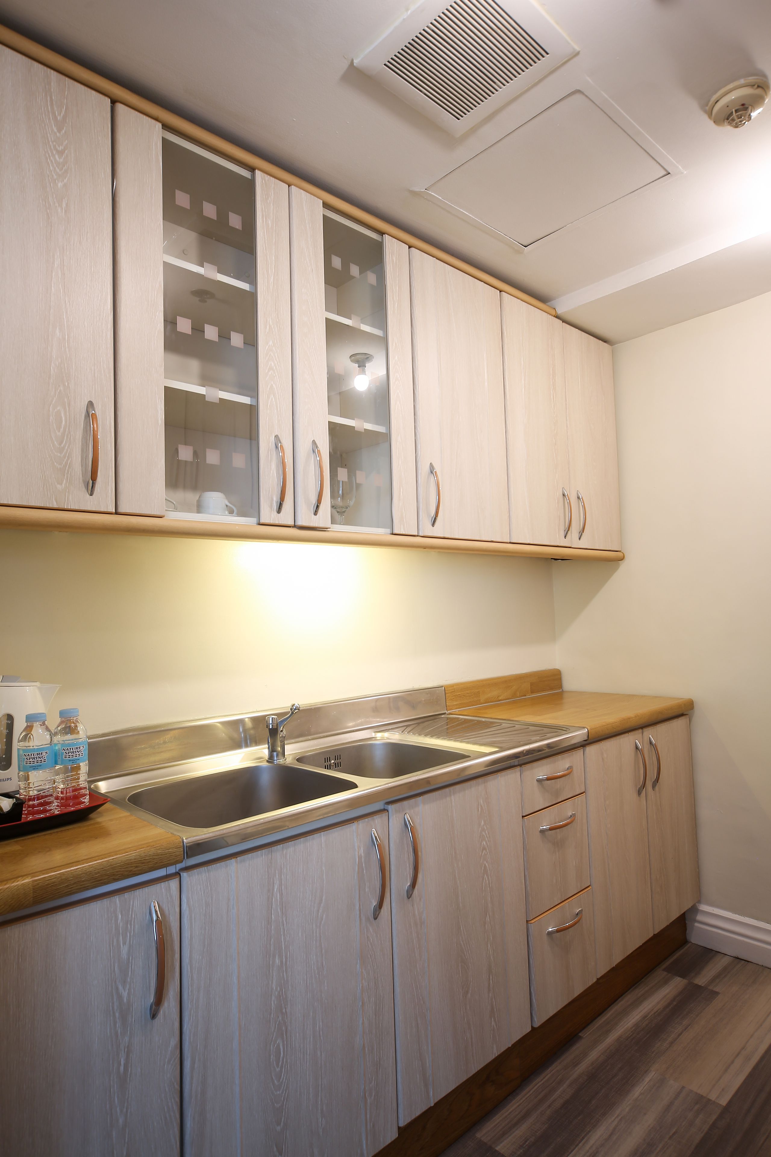 basic apartment, 1 bedroom, kitchenette | private kitchenette | electric kettle